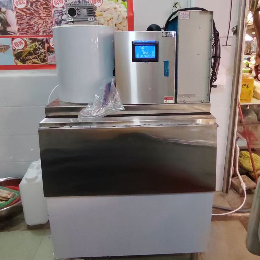 500公斤片冰机交付湖北某水产海鲜市场