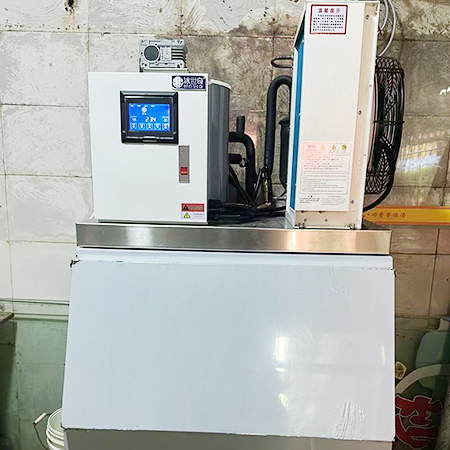 300公斤片冰机交付福建厦门东山某海鲜店